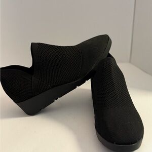 Taryn Rose Kane Black Comfort Wedge Slip-Ons Women’s 9
